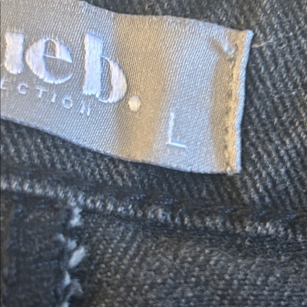 Blue B faded black rhinestone and pearl denim shorts. Womens size Large. - Picture 6 of 10